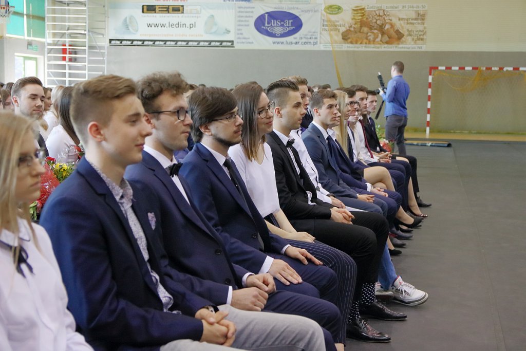 Zakończenie roku szkolnego maturzystów z III LO [30.04.2019] - zdjęcie #11 - eOstroleka.pl