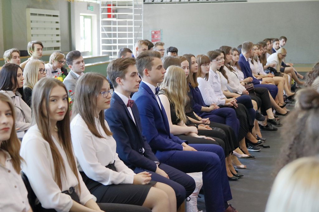 Zakończenie roku szkolnego maturzystów z III LO [30.04.2019] - zdjęcie #16 - eOstroleka.pl