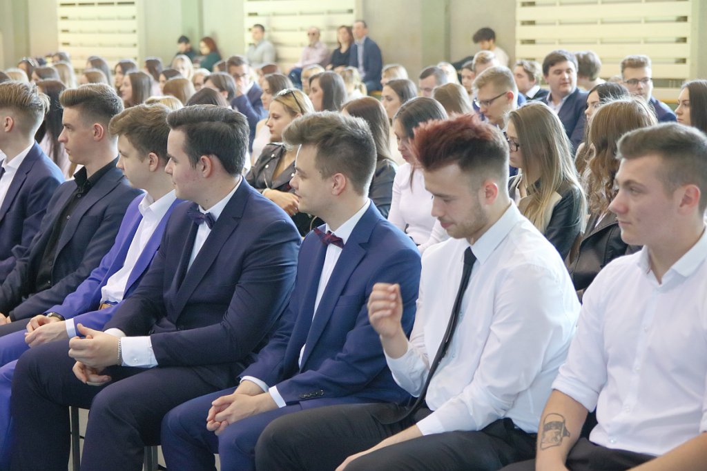 Zakończenie roku szkolnego maturzystów z III LO [30.04.2019] - zdjęcie #26 - eOstroleka.pl