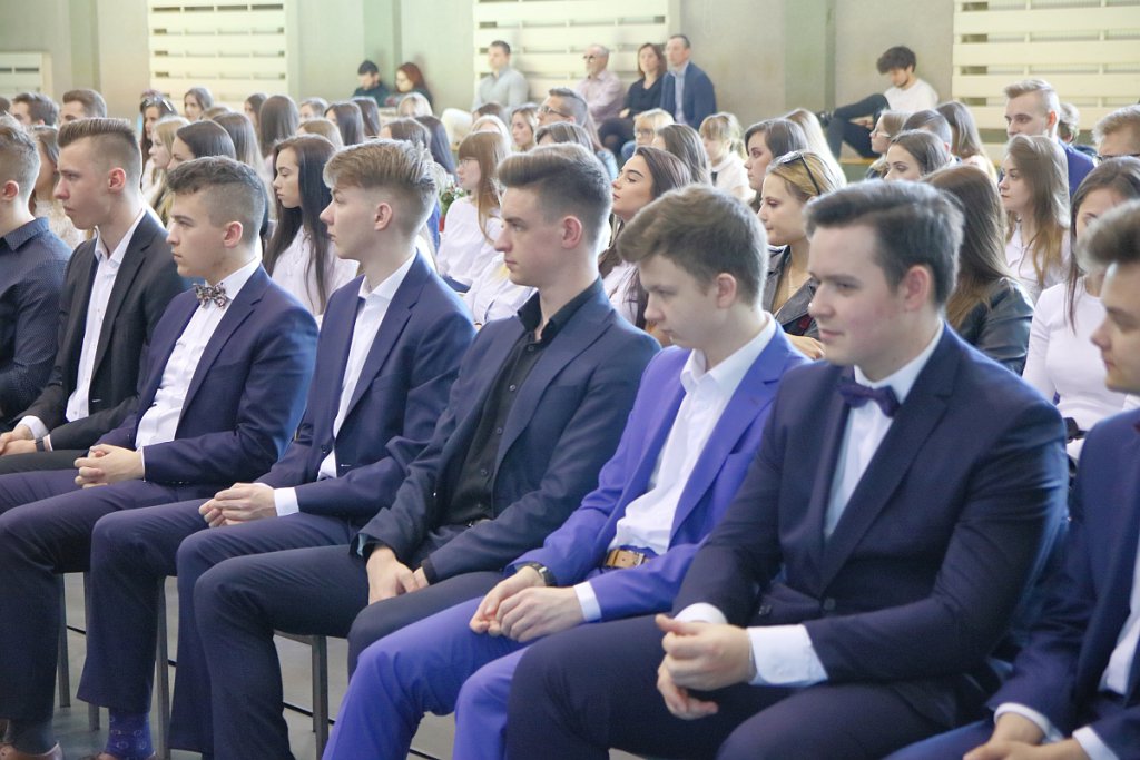 Zakończenie roku szkolnego maturzystów z III LO [30.04.2019] - zdjęcie #27 - eOstroleka.pl
