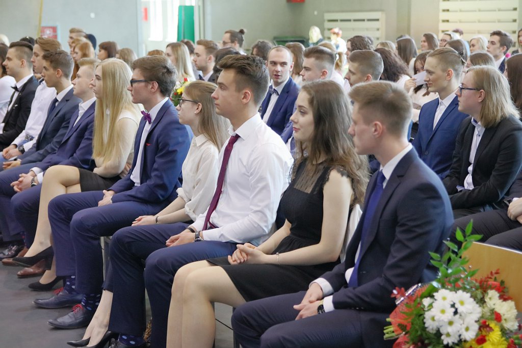 Zakończenie roku szkolnego maturzystów z III LO [30.04.2019] - zdjęcie #30 - eOstroleka.pl