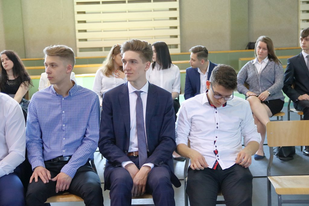 Zakończenie roku szkolnego maturzystów z III LO [30.04.2019] - zdjęcie #32 - eOstroleka.pl