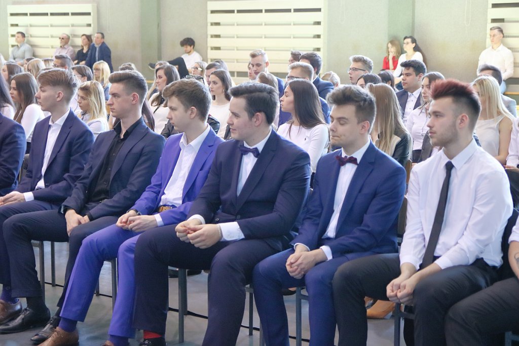 Zakończenie roku szkolnego maturzystów z III LO [30.04.2019] - zdjęcie #34 - eOstroleka.pl