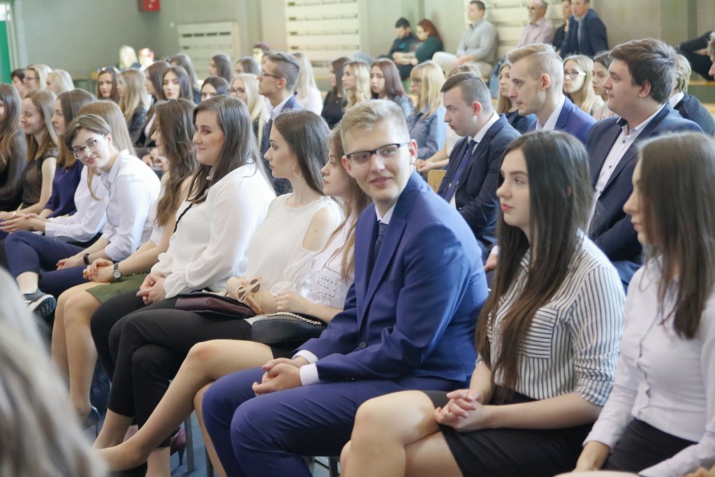 Zakończenie roku szkolnego maturzystów z III LO [30.04.2019] - zdjęcie #37 - eOstroleka.pl