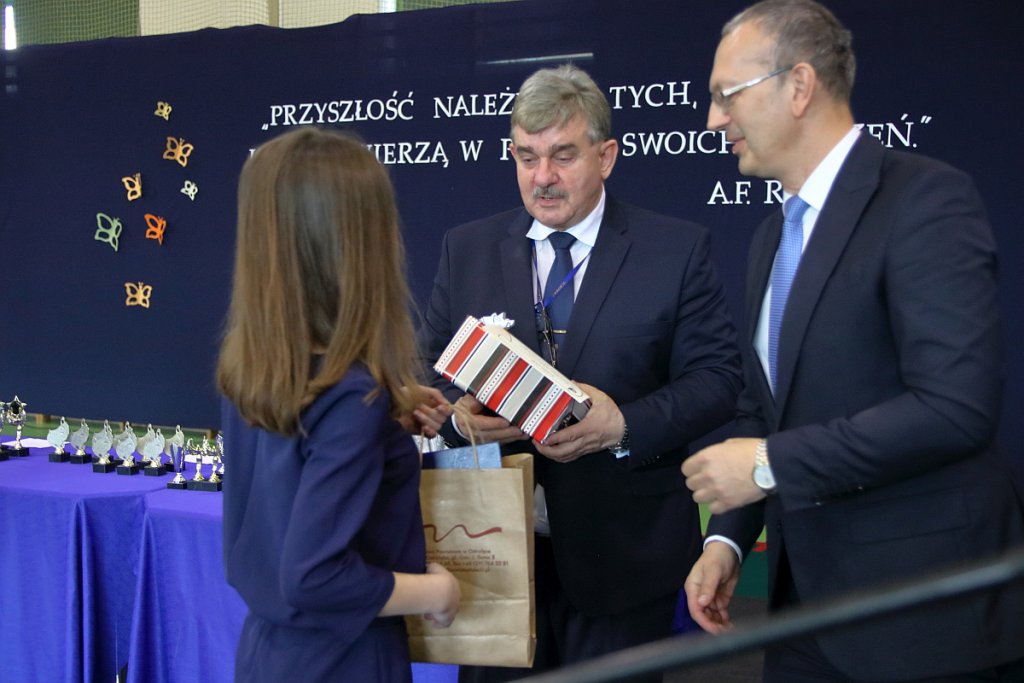 Zakończenie roku szkolnego maturzystów z III LO [30.04.2019] - zdjęcie #35 - eOstroleka.pl