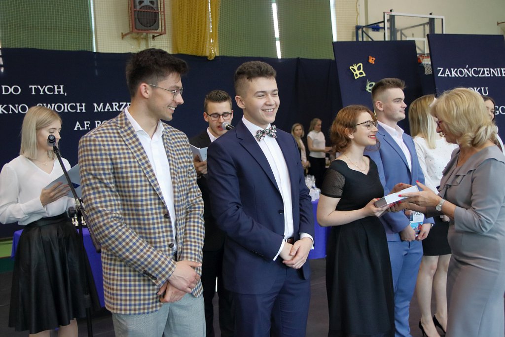 Zakończenie roku szkolnego maturzystów z III LO [30.04.2019] - zdjęcie #56 - eOstroleka.pl