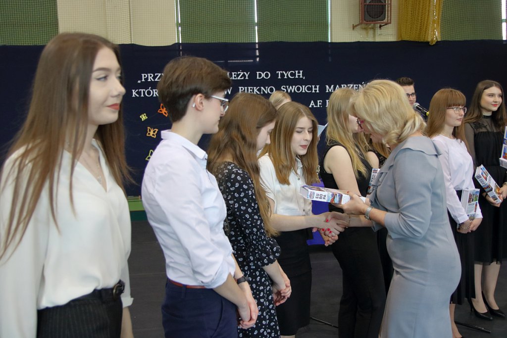 Zakończenie roku szkolnego maturzystów z III LO [30.04.2019] - zdjęcie #11 - eOstroleka.pl