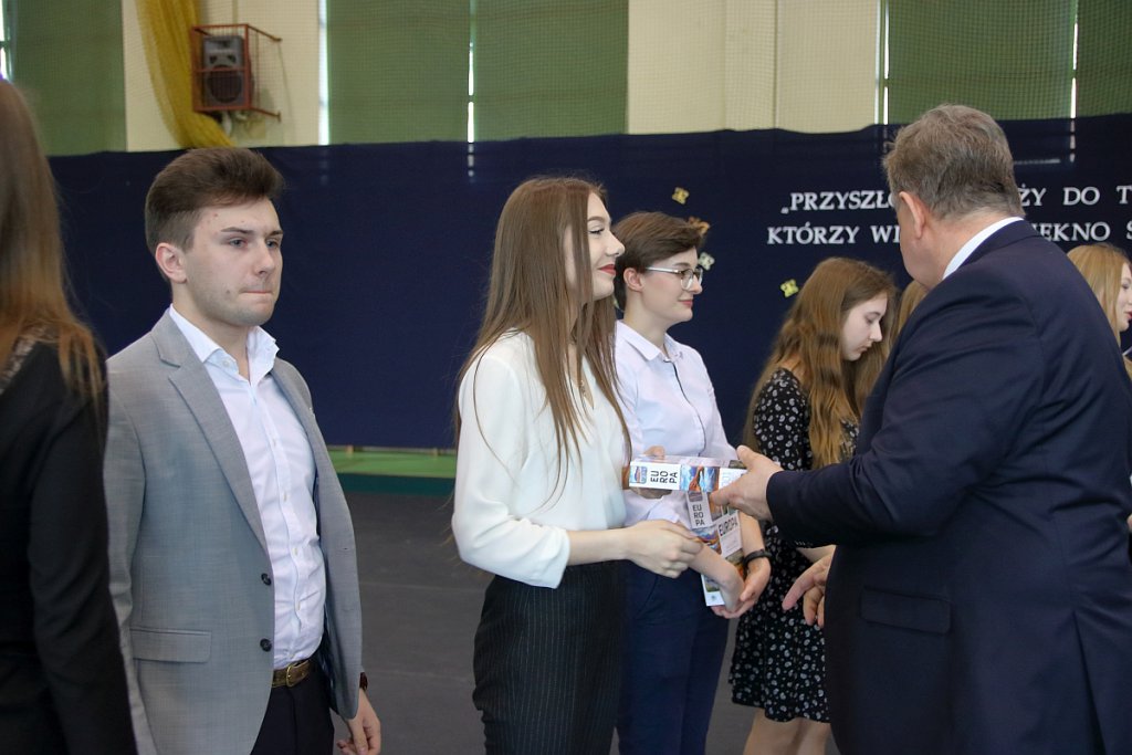 Zakończenie roku szkolnego maturzystów z III LO [30.04.2019] - zdjęcie #76 - eOstroleka.pl