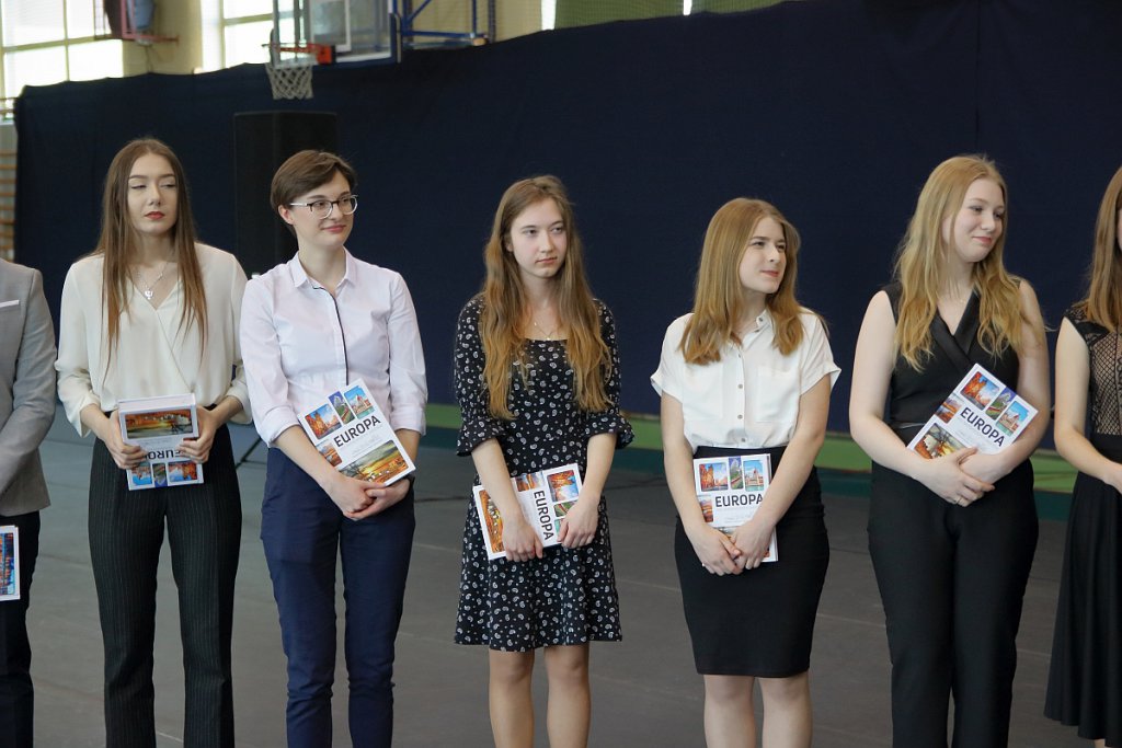Zakończenie roku szkolnego maturzystów z III LO [30.04.2019] - zdjęcie #3 - eOstroleka.pl
