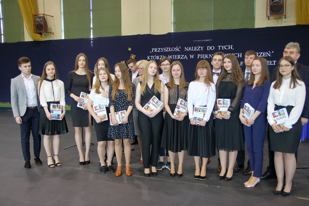 Zakończenie roku szkolnego maturzystów z III LO [30.04.2019] - zdjęcie #83 - eOstroleka.pl