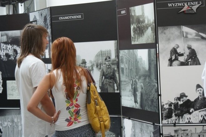Wystawa Dni Powstania - Warszawa 1944 (01.02.2010) - zdjęcie #2 - eOstroleka.pl