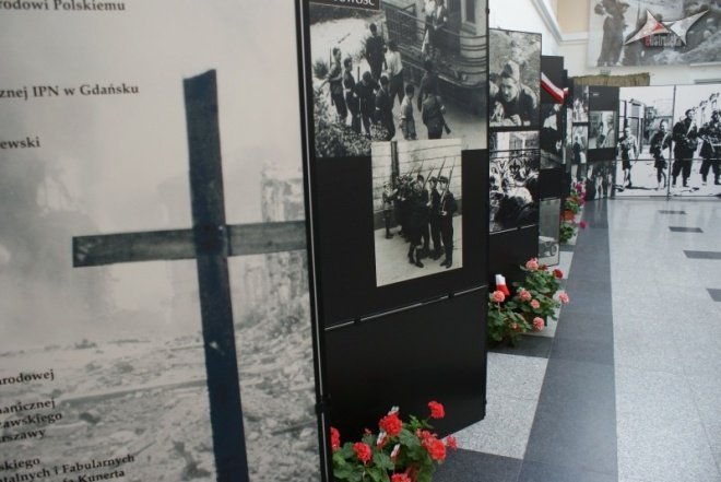 Wystawa Dni Powstania - Warszawa 1944 (01.02.2010) - zdjęcie #1 - eOstroleka.pl