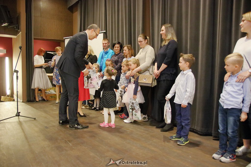 Przedszkolni poeci nagrodzeni po raz siódmy [07.05.2019] - zdjęcie #95 - eOstroleka.pl