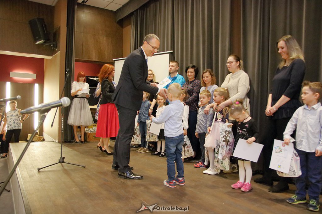 Przedszkolni poeci nagrodzeni po raz siódmy [07.05.2019] - zdjęcie #10 - eOstroleka.pl