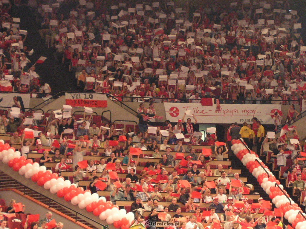 Mecz Ligi Światowej Polska-Japonia z udziałem A. Gołasia [18.06.2004] - zdjęcie #8 - eOstroleka.pl