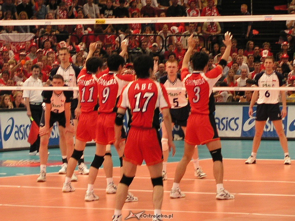 Mecz Ligi Światowej Polska-Japonia z udziałem A. Gołasia [18.06.2004] - zdjęcie #10 - eOstroleka.pl