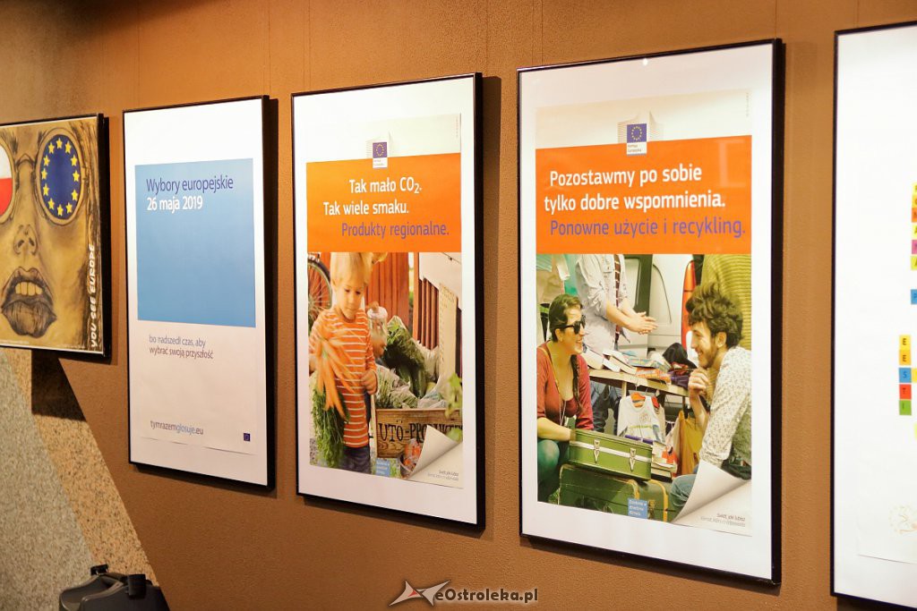 Wernisaż wystawy „Integracja Europejska” w OCK [ZDJĘCIA] - zdjęcie #12 - eOstroleka.pl