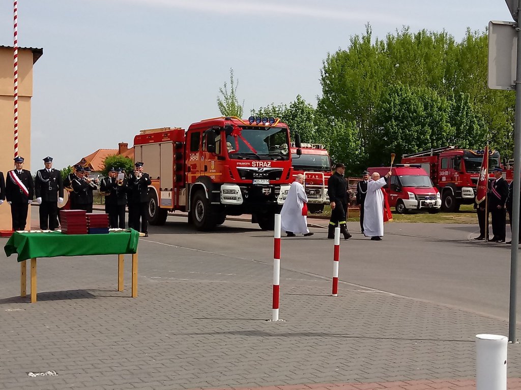 Strażacy ochotnicy z Troszyna dostali nowy wóz ratowniczo-gaśniczy [15.05.2019] - zdjęcie #4 - eOstroleka.pl