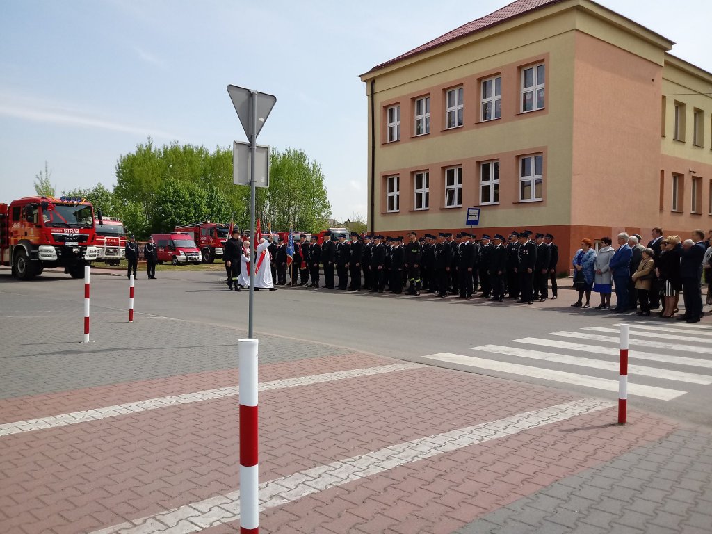 Strażacy ochotnicy z Troszyna dostali nowy wóz ratowniczo-gaśniczy [15.05.2019] - zdjęcie #15 - eOstroleka.pl