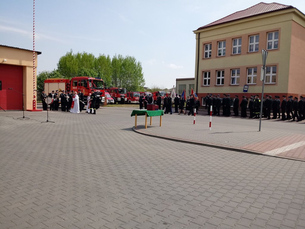 Strażacy ochotnicy z Troszyna dostali nowy wóz ratowniczo-gaśniczy [15.05.2019] - zdjęcie #16 - eOstroleka.pl