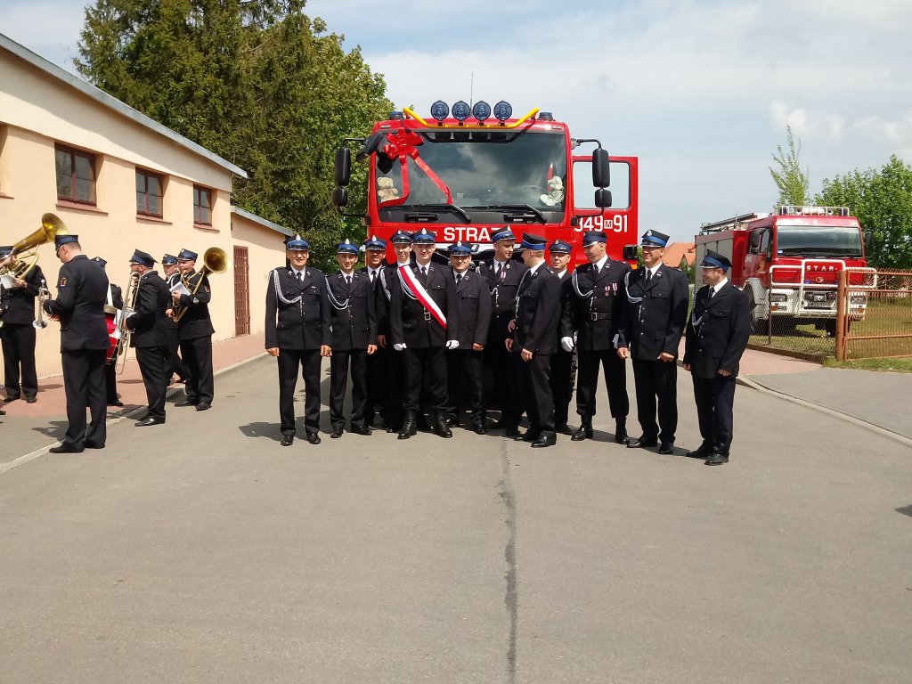 Strażacy ochotnicy z Troszyna dostali nowy wóz ratowniczo-gaśniczy [15.05.2019] - zdjęcie #18 - eOstroleka.pl