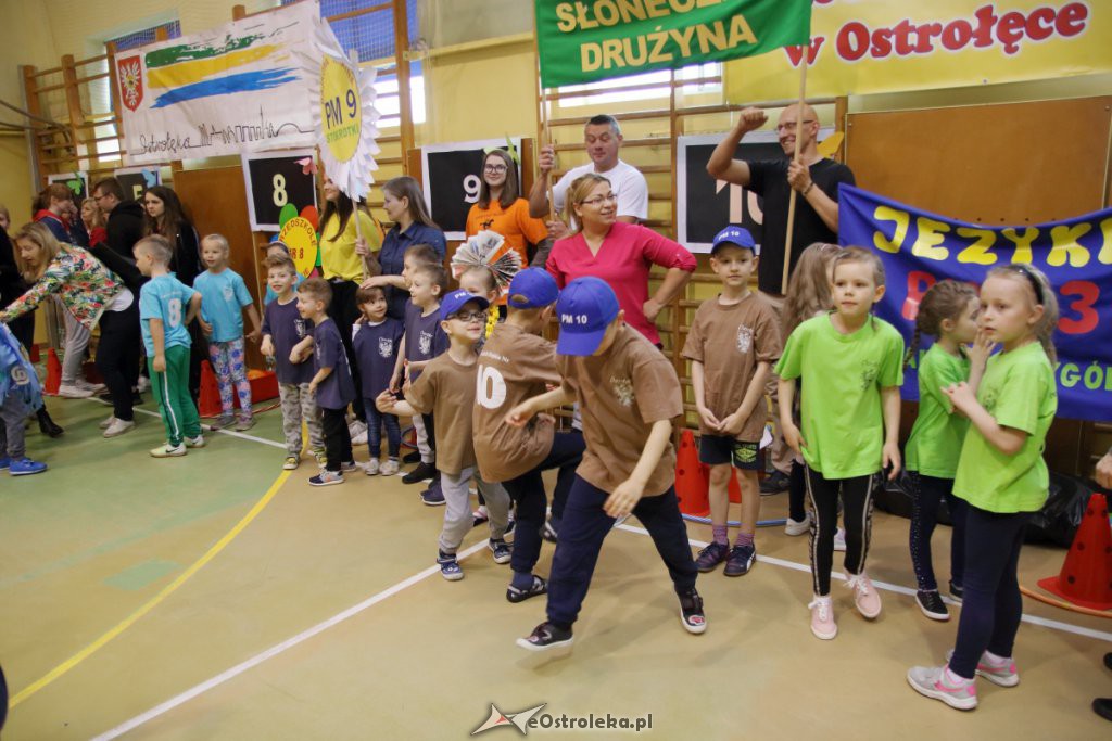 Przedszkolna spartakiada w „osiemnastce” [WIDEO, ZDJĘCIA] - zdjęcie #9 - eOstroleka.pl