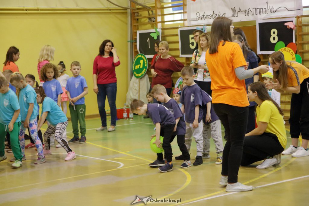 Przedszkolna spartakiada w „osiemnastce” [WIDEO, ZDJĘCIA] - zdjęcie #26 - eOstroleka.pl