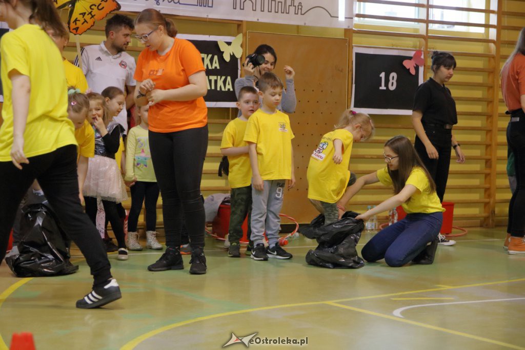 Przedszkolna spartakiada w „osiemnastce” [WIDEO, ZDJĘCIA] - zdjęcie #9 - eOstroleka.pl