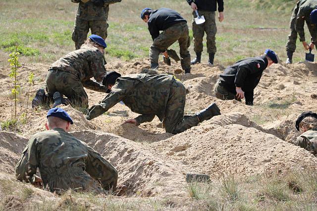 Obóz szkoleniowy dla uczniów o profilu wojskowym w ZSZ Nr 2 [5-10.05.2019] - zdjęcie #19 - eOstroleka.pl