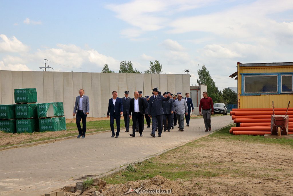 Więźniowie z ZK w Przytułach będą mieli pracę. Wmurowano akt erekcyjny pod budowę hali [WIDEO, ZDJĘCIA] - zdjęcie #4 - eOstroleka.pl