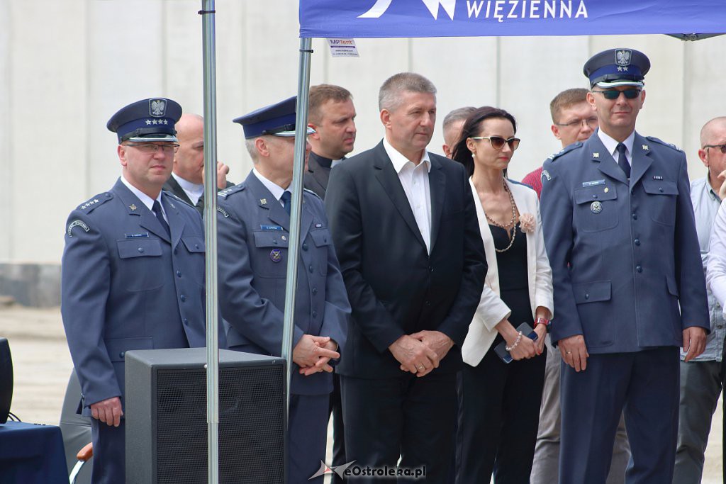 Więźniowie z ZK w Przytułach będą mieli pracę. Wmurowano akt erekcyjny pod budowę hali [WIDEO, ZDJĘCIA] - zdjęcie #26 - eOstroleka.pl