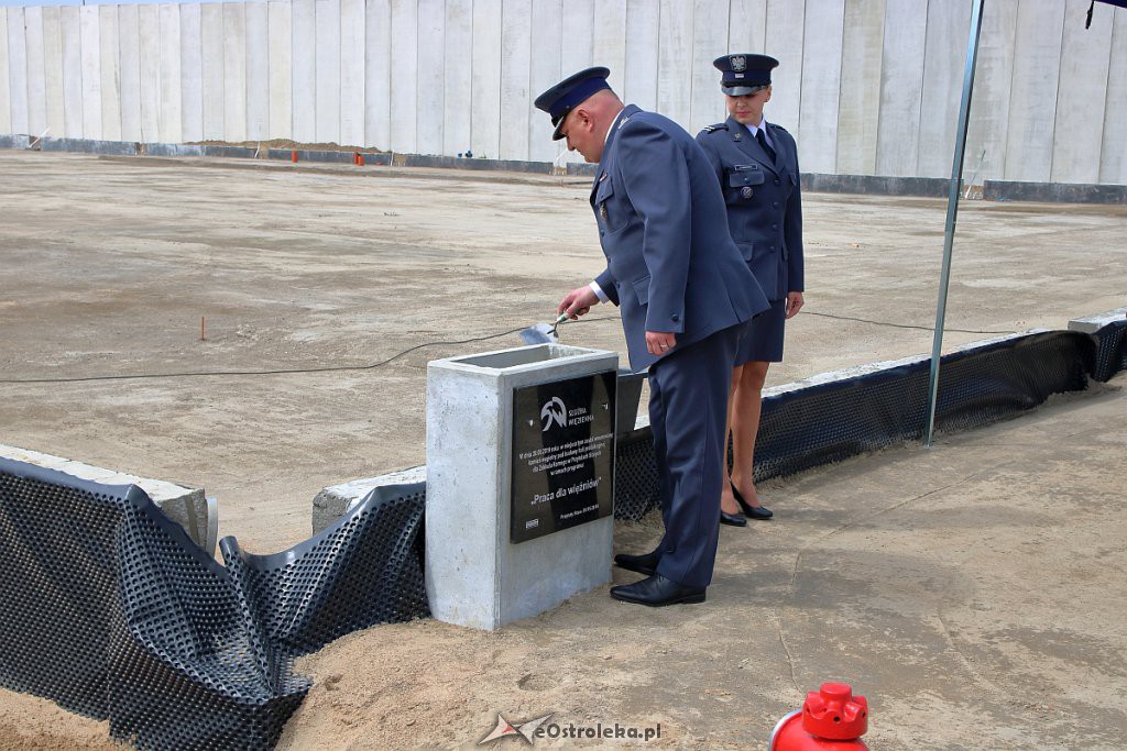 Więźniowie z ZK w Przytułach będą mieli pracę. Wmurowano akt erekcyjny pod budowę hali [WIDEO, ZDJĘCIA] - zdjęcie #59 - eOstroleka.pl