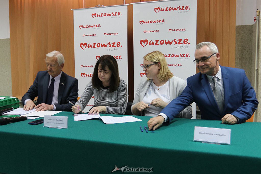 Podpisanie umów na dofinansowania dla gmin [22.5.2019] - zdjęcie #35 - eOstroleka.pl