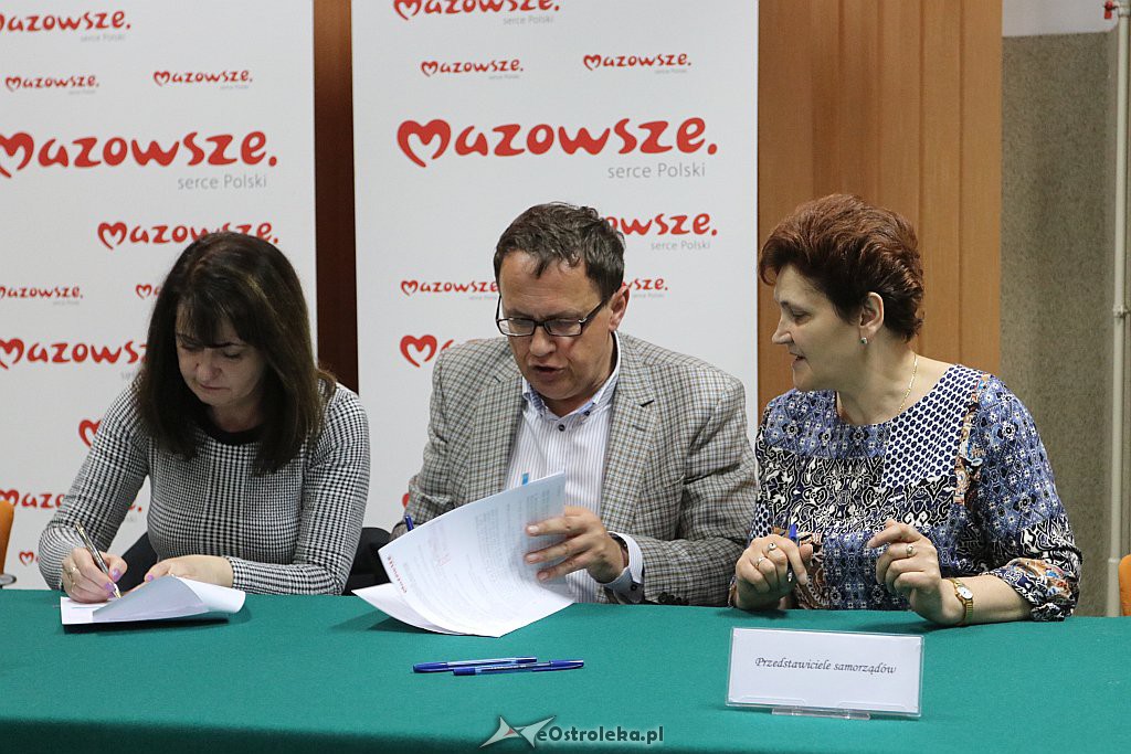 Podpisanie umów na dofinansowania dla gmin [22.5.2019] - zdjęcie #15 - eOstroleka.pl