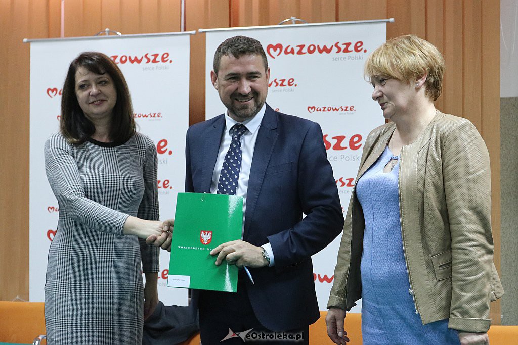 Podpisanie umów na dofinansowania dla gmin [22.5.2019] - zdjęcie #20 - eOstroleka.pl