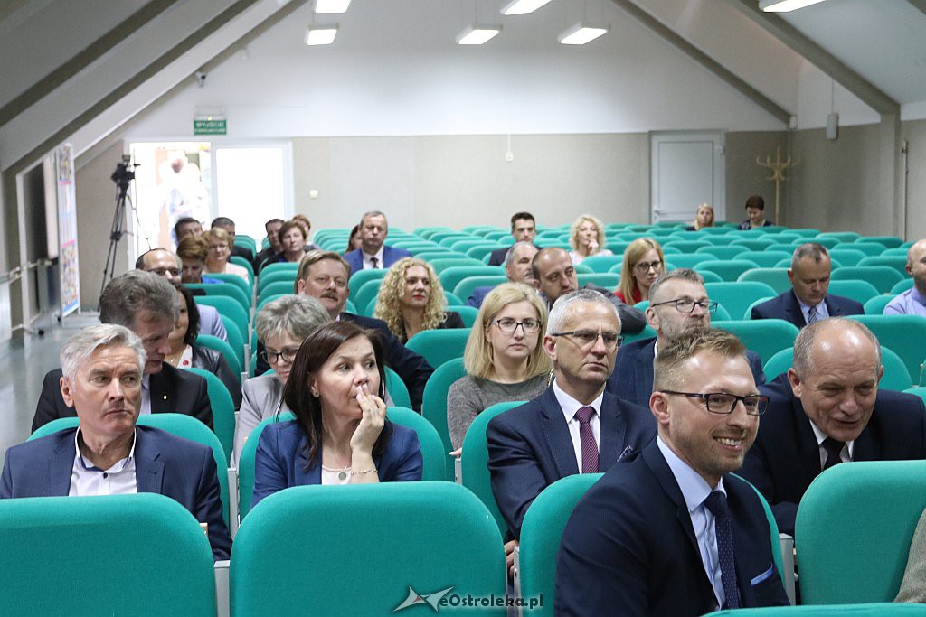 Podpisanie umów na dofinansowania dla gmin [22.5.2019] - zdjęcie #24 - eOstroleka.pl