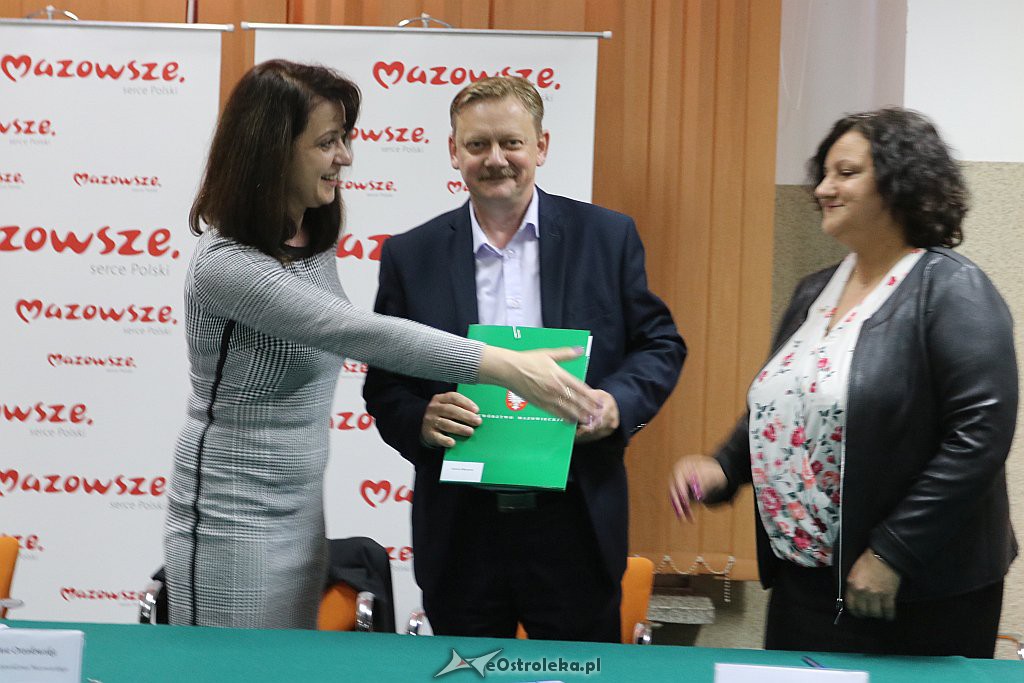 Podpisanie umów na dofinansowania dla gmin [22.5.2019] - zdjęcie #27 - eOstroleka.pl