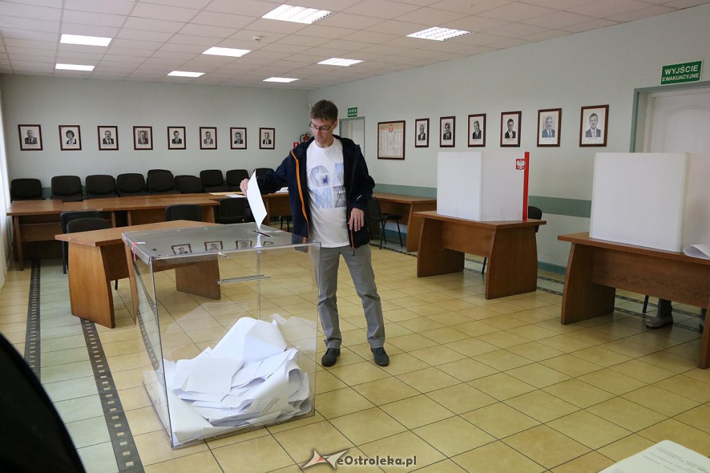 Ostrołęka wybiera eurodeputowanych [ZDJĘCIA] - zdjęcie #16 - eOstroleka.pl