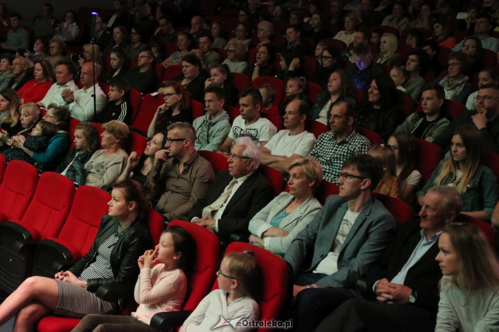 Zespół Pieśni i Tańca Kurpie na Dzień Mamy [WIDEO, ZDJĘCIA] - zdjęcie #56 - eOstroleka.pl