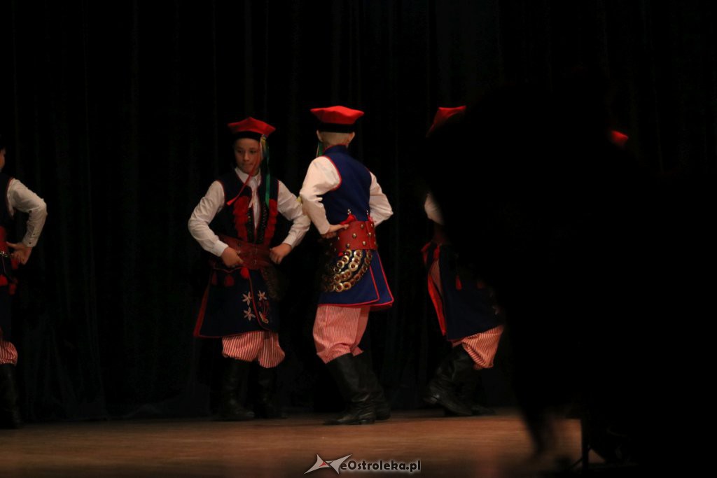 Zespół Pieśni i Tańca Kurpie na Dzień Mamy [WIDEO, ZDJĘCIA] - zdjęcie #46 - eOstroleka.pl