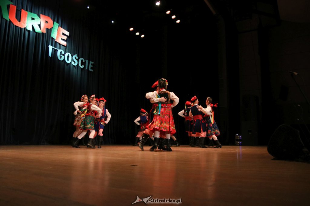 Zespół Pieśni i Tańca Kurpie na Dzień Mamy [WIDEO, ZDJĘCIA] - zdjęcie #42 - eOstroleka.pl