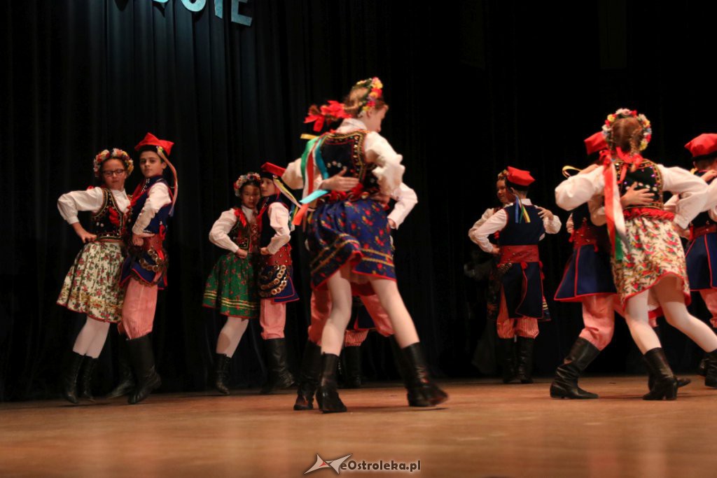Zespół Pieśni i Tańca Kurpie na Dzień Mamy [WIDEO, ZDJĘCIA] - zdjęcie #41 - eOstroleka.pl