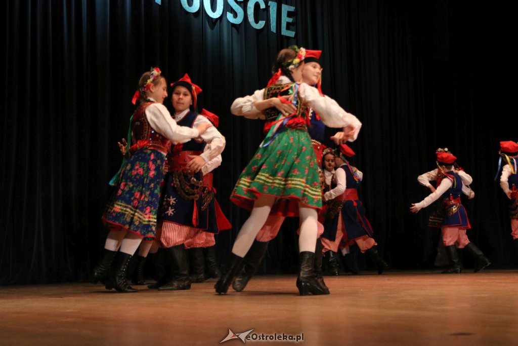 Zespół Pieśni i Tańca Kurpie na Dzień Mamy [WIDEO, ZDJĘCIA] - zdjęcie #40 - eOstroleka.pl