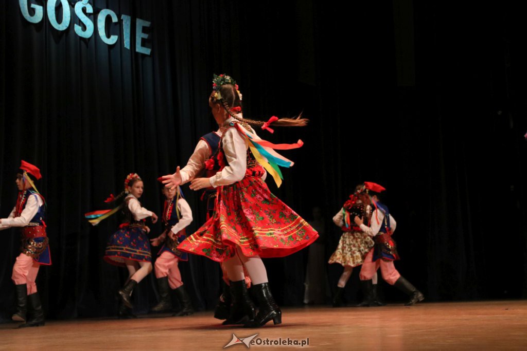 Zespół Pieśni i Tańca Kurpie na Dzień Mamy [WIDEO, ZDJĘCIA] - zdjęcie #39 - eOstroleka.pl