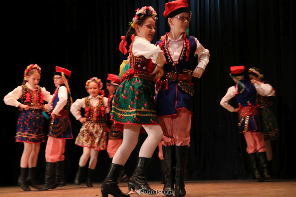 Zespół Pieśni i Tańca Kurpie na Dzień Mamy [WIDEO, ZDJĘCIA] - zdjęcie #34 - eOstroleka.pl