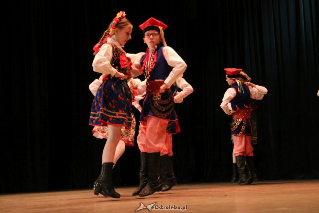 Zespół Pieśni i Tańca Kurpie na Dzień Mamy [WIDEO, ZDJĘCIA] - zdjęcie #33 - eOstroleka.pl