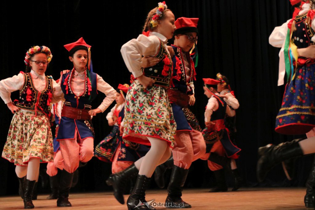 Zespół Pieśni i Tańca Kurpie na Dzień Mamy [WIDEO, ZDJĘCIA] - zdjęcie #32 - eOstroleka.pl