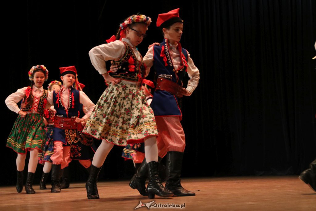 Zespół Pieśni i Tańca Kurpie na Dzień Mamy [WIDEO, ZDJĘCIA] - zdjęcie #31 - eOstroleka.pl