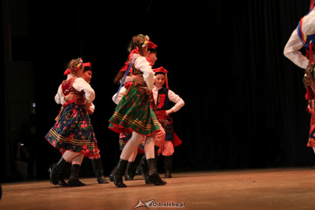 Zespół Pieśni i Tańca Kurpie na Dzień Mamy [WIDEO, ZDJĘCIA] - zdjęcie #30 - eOstroleka.pl