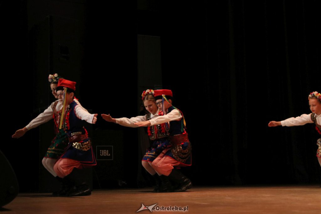 Zespół Pieśni i Tańca Kurpie na Dzień Mamy [WIDEO, ZDJĘCIA] - zdjęcie #27 - eOstroleka.pl